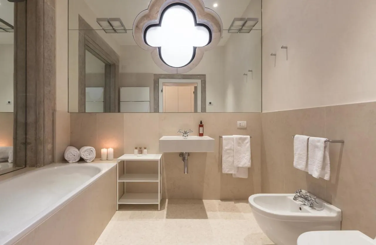 Scaleter - A Fine Luxury Apartment In Palazzo With Canal View Венеция 0*,