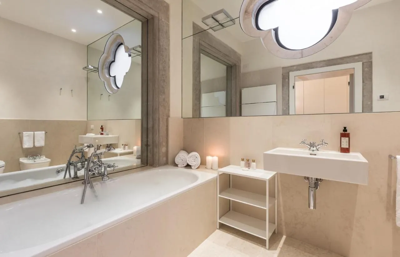 Scaleter - A Fine Luxury Apartment In Palazzo With Canal View Венеция