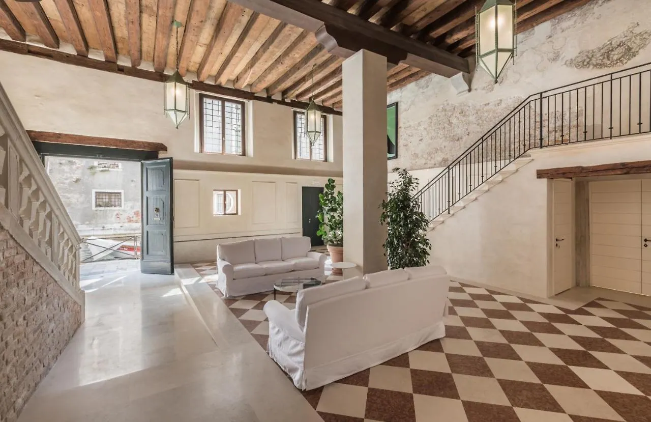 Scaleter - A Fine Luxury Apartment In Palazzo With Canal View Венеция