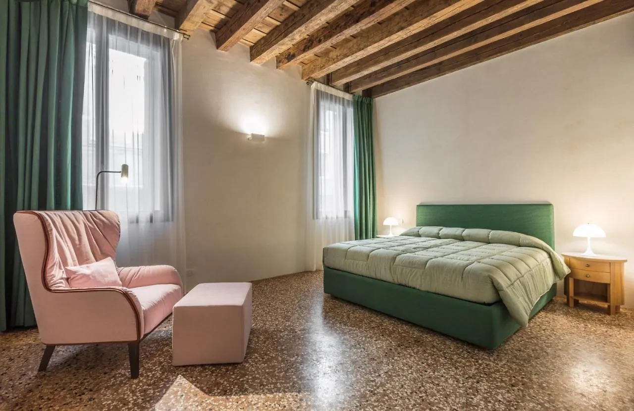 Scaleter - A Fine Luxury Apartment In Palazzo With Canal View Венеция 0*,  Италия