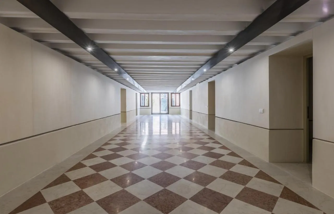 Scaleter - A Fine Luxury Apartment In Palazzo With Canal View Венеция