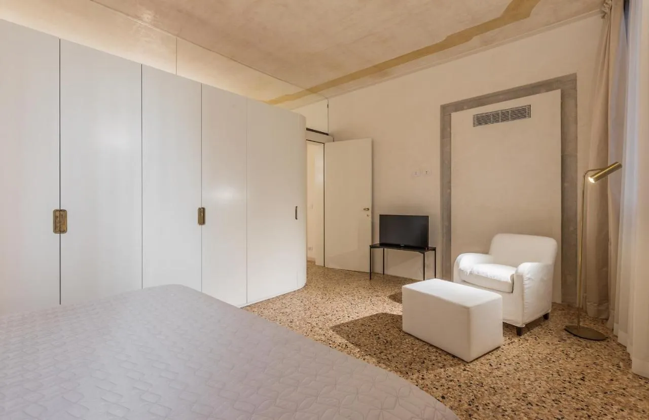 Scaleter - A Fine Luxury Apartment In Palazzo With Canal View Венеция