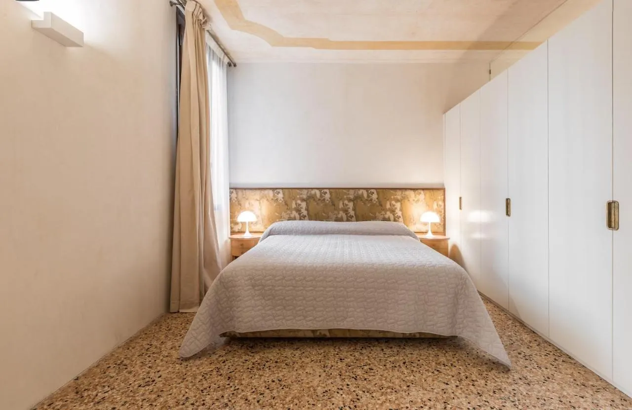 Scaleter - A Fine Luxury Apartment In Palazzo With Canal View Венеция 0*,