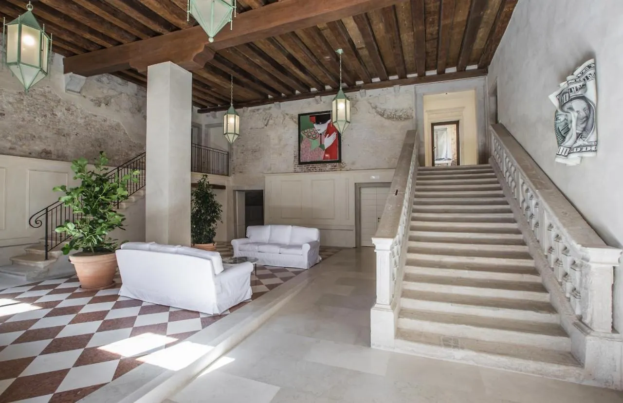 Scaleter - A Fine Luxury Apartment In Palazzo With Canal View Венеция Италия