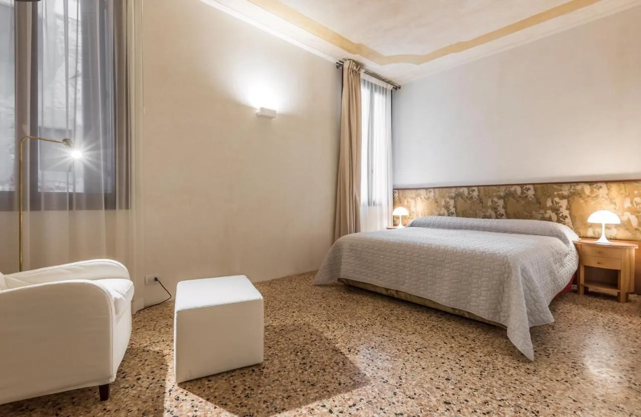 Scaleter - A Fine Luxury Apartment In Palazzo With Canal View Венеция